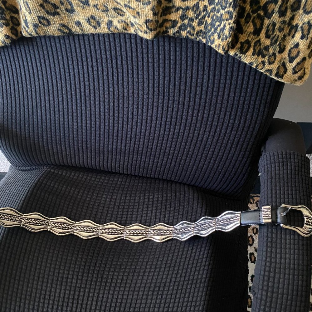 VINTAGE BELT WITH METAL DETAIL